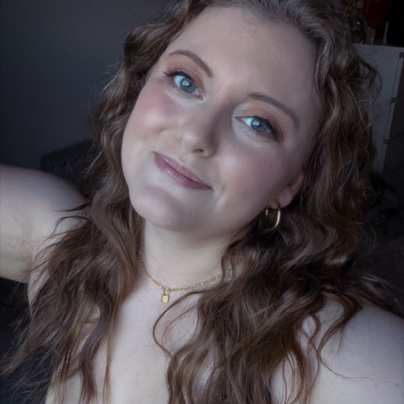 Meet your Posher, Mairin - Picture 1 of 1